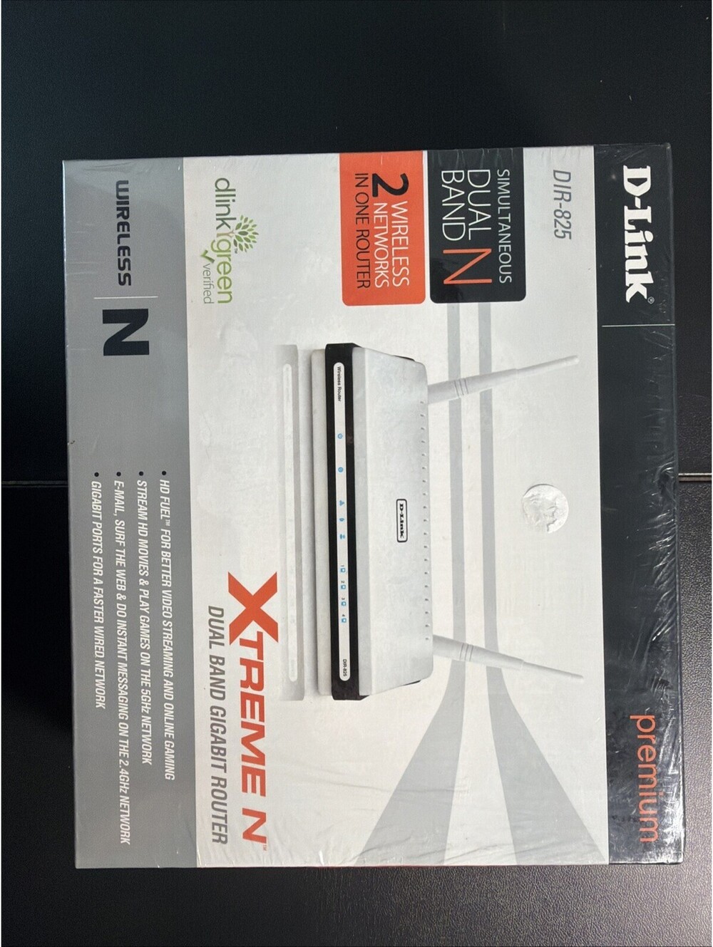D-Link DIR-825 Xtreme N 300Mbps Dual Band Gigabit Wireless Router New Sealed